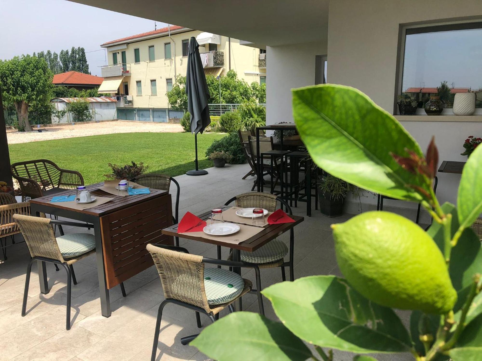 Hotel I Broletti Del Garda Pacengo Di Lazise Exterior foto